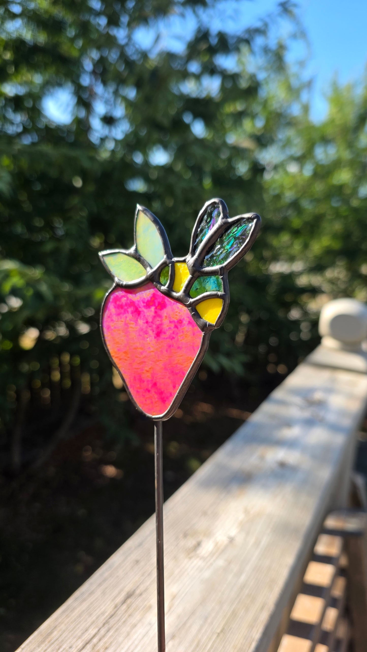 Strawberry Bee Plant Stake